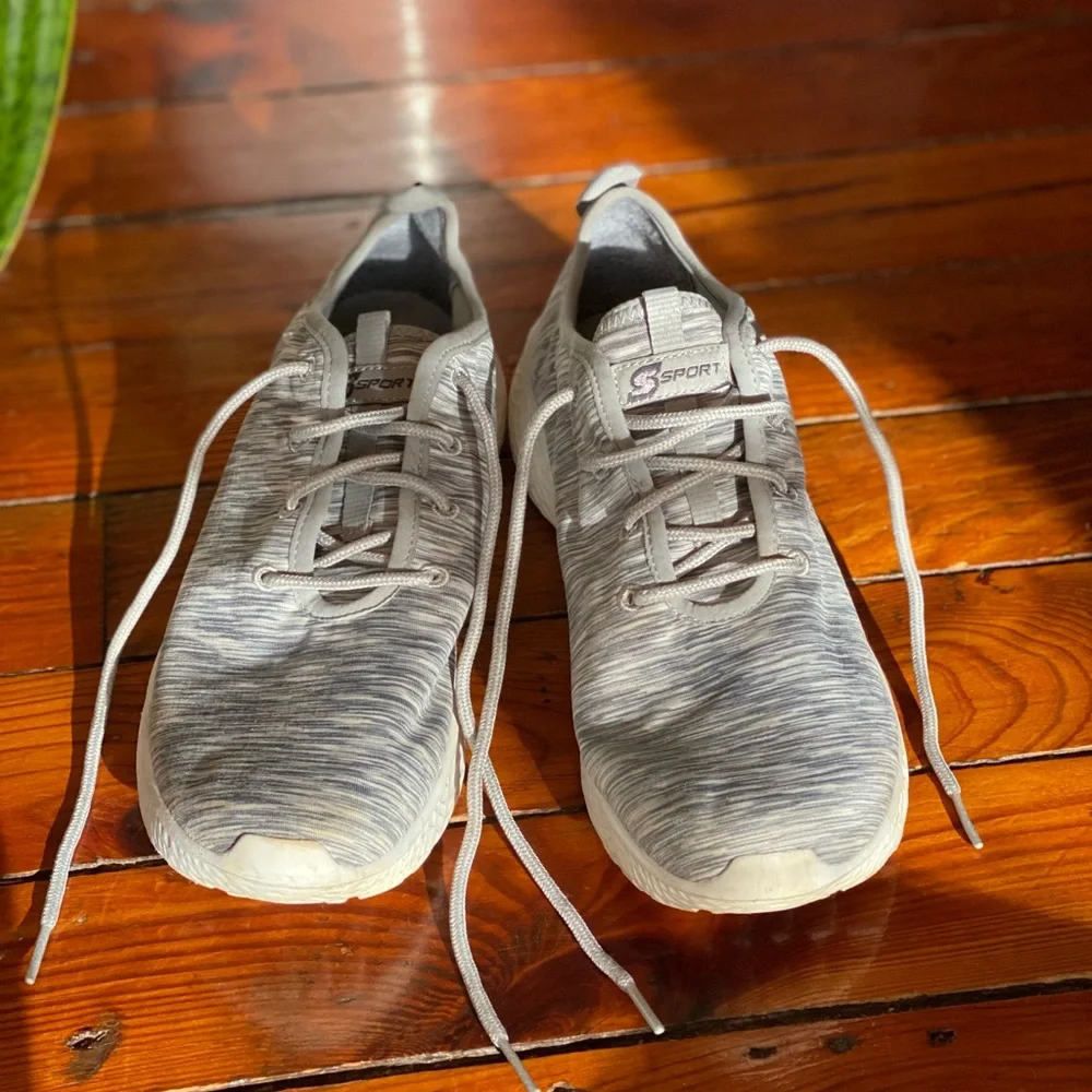 Skechers Sport Sneakers Gray and White Size 9.5 Like New